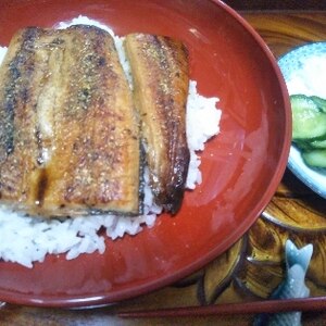 鰻丼と豆腐の味噌汁ときゅうりカニかまの酢の物の夕食